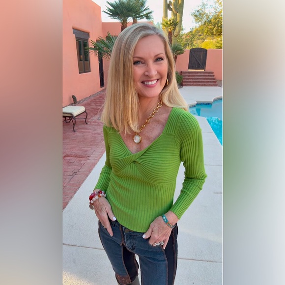 NWT GREEN SWEATER TOP-S - Picture 3 of 12